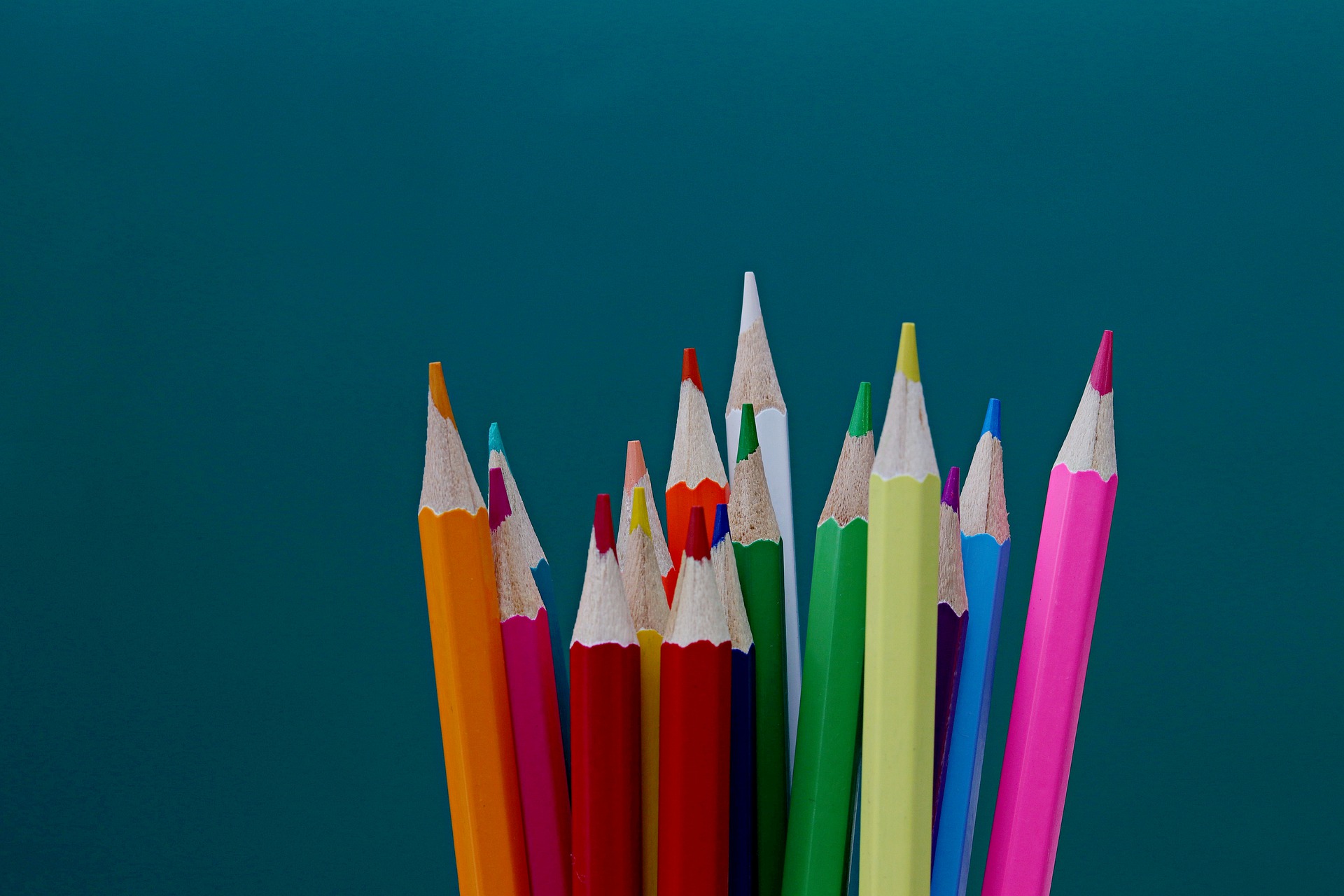 colored pencils 6720536 1920